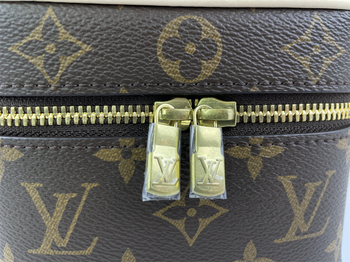LV Nice Nano (14 x 10.2 x 8.5 cm)