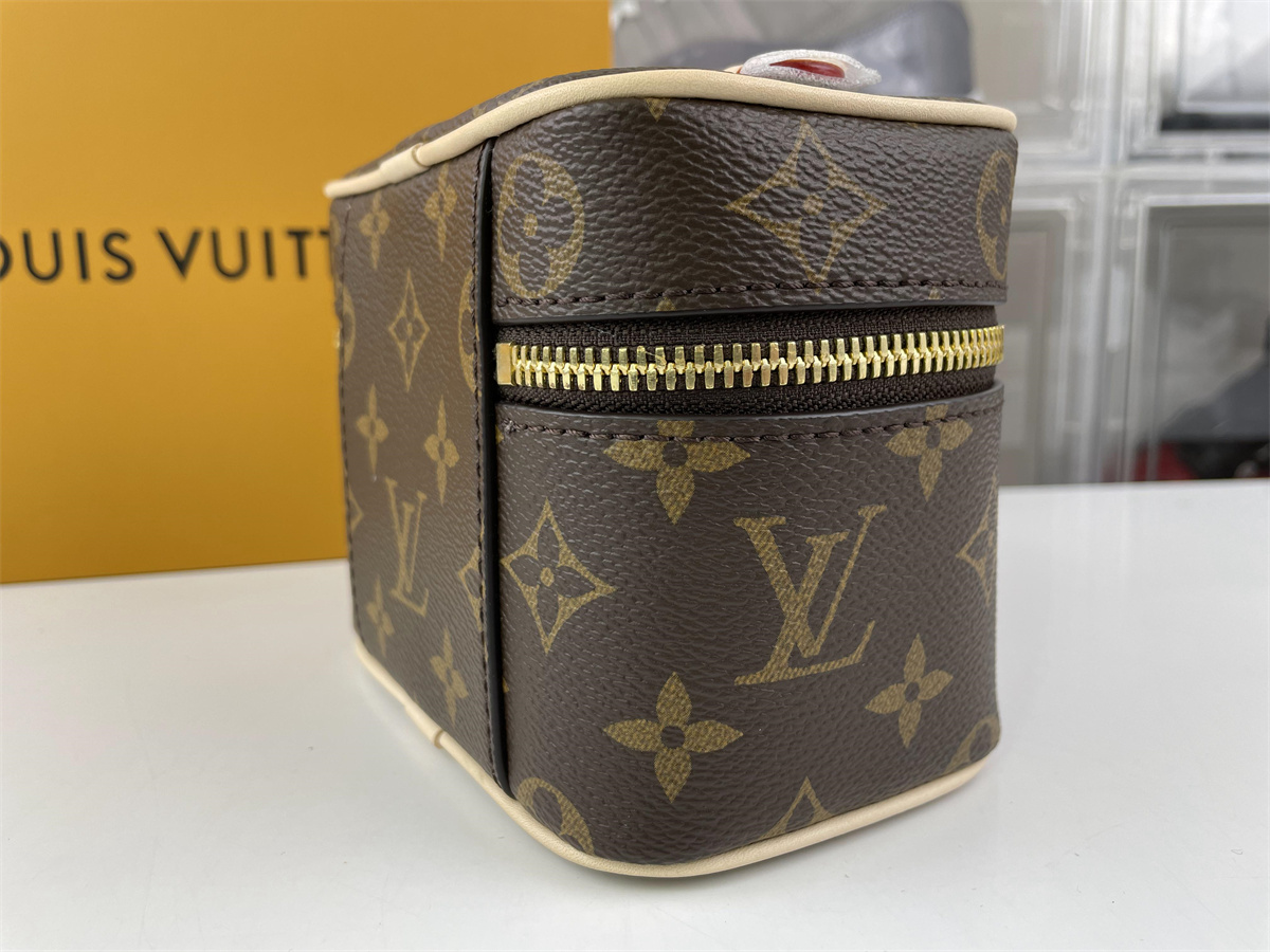 LV Nice Nano (14 x 10.2 x 8.5 cm)