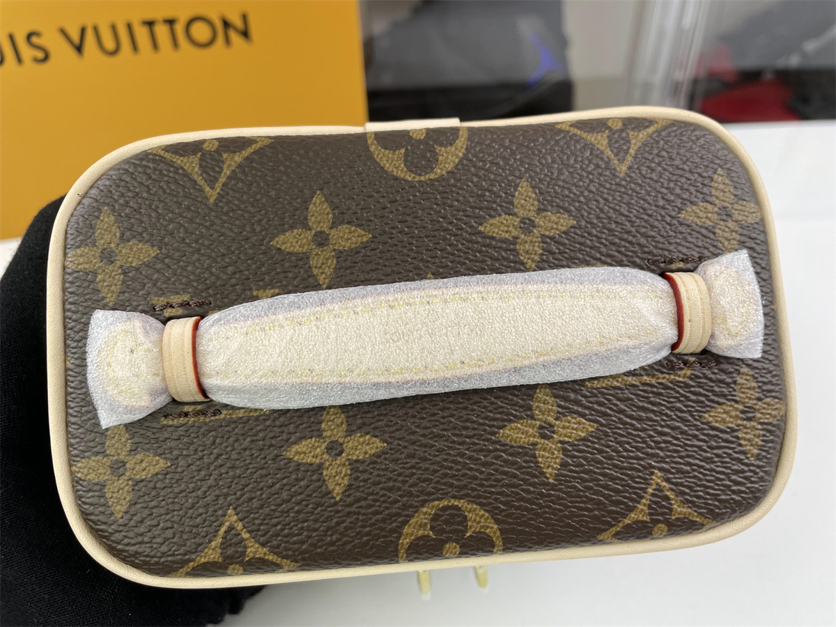 LV Nice Nano (14 x 10.2 x 8.5 cm)