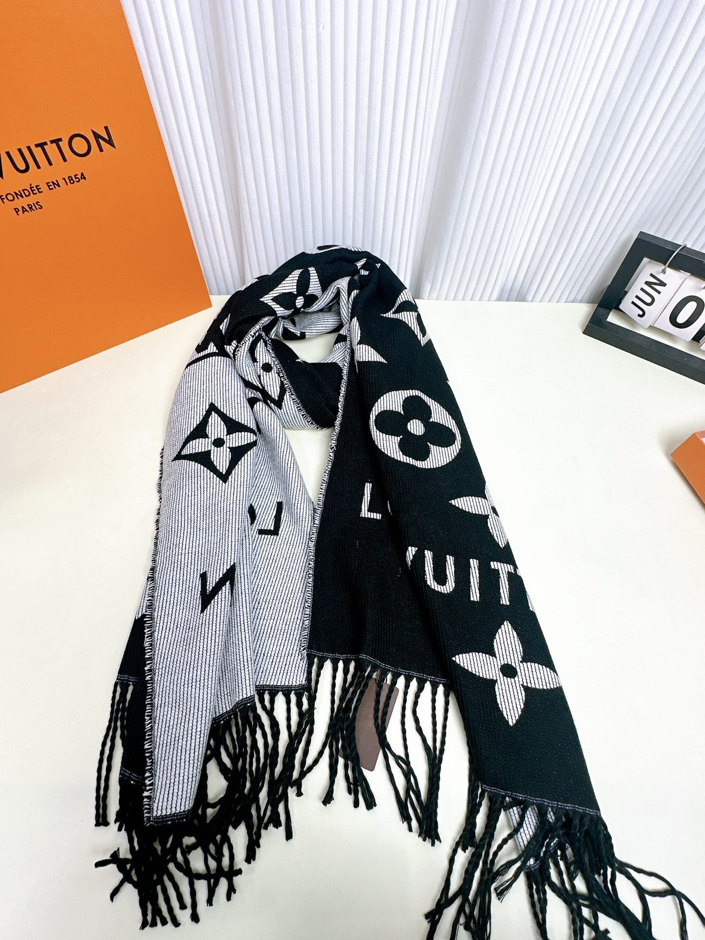 LV Scarf Black Grey ( 31 x 170 cm )