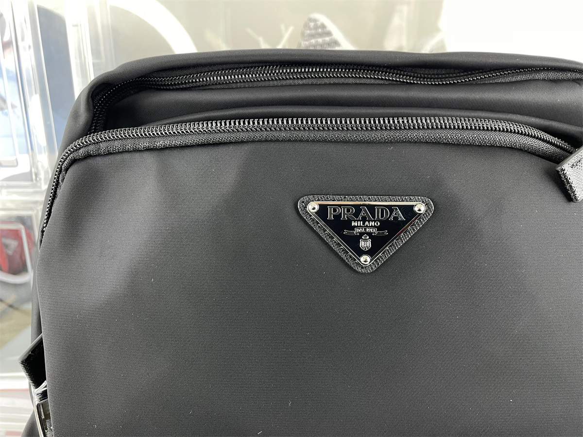 Pra*a black backpack