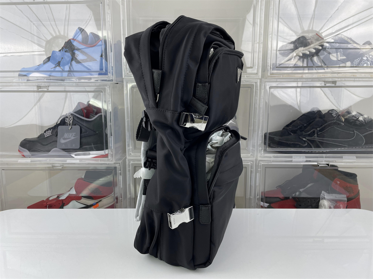 Pra*a black backpack