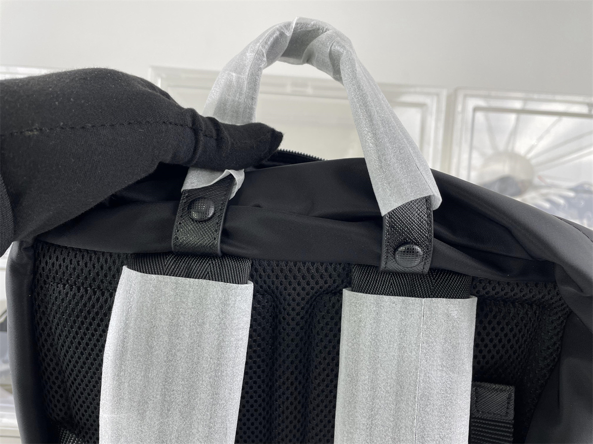 Pra*a black backpack