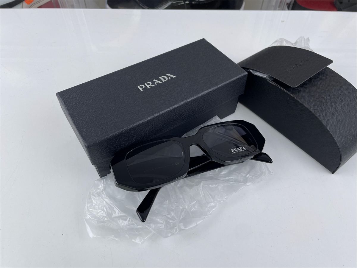 Pra*a black cool sunglasses