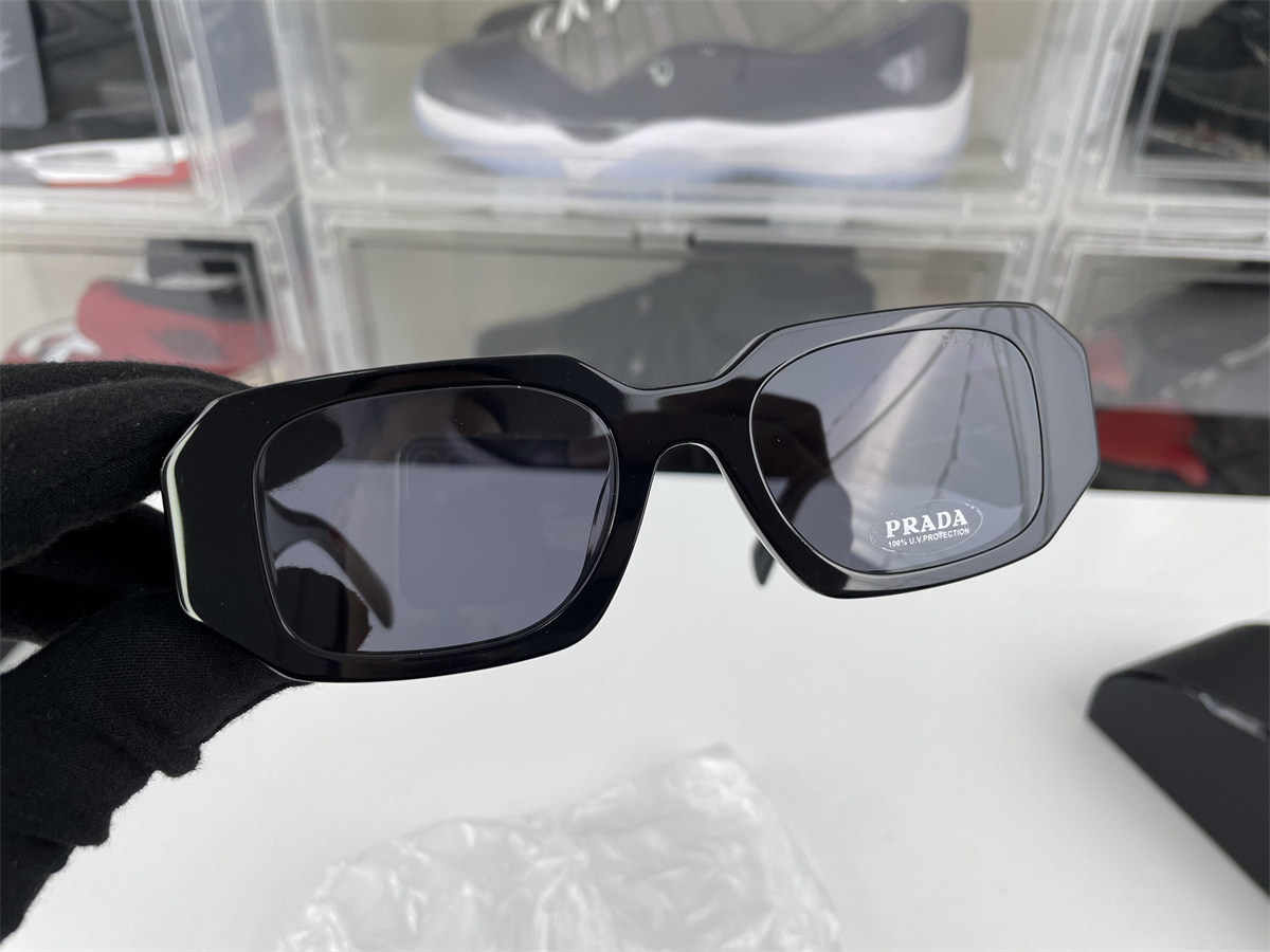 Pra*a black cool sunglasses