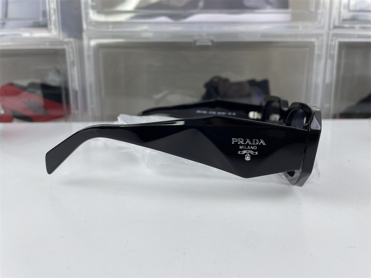 Pra*a black cool sunglasses