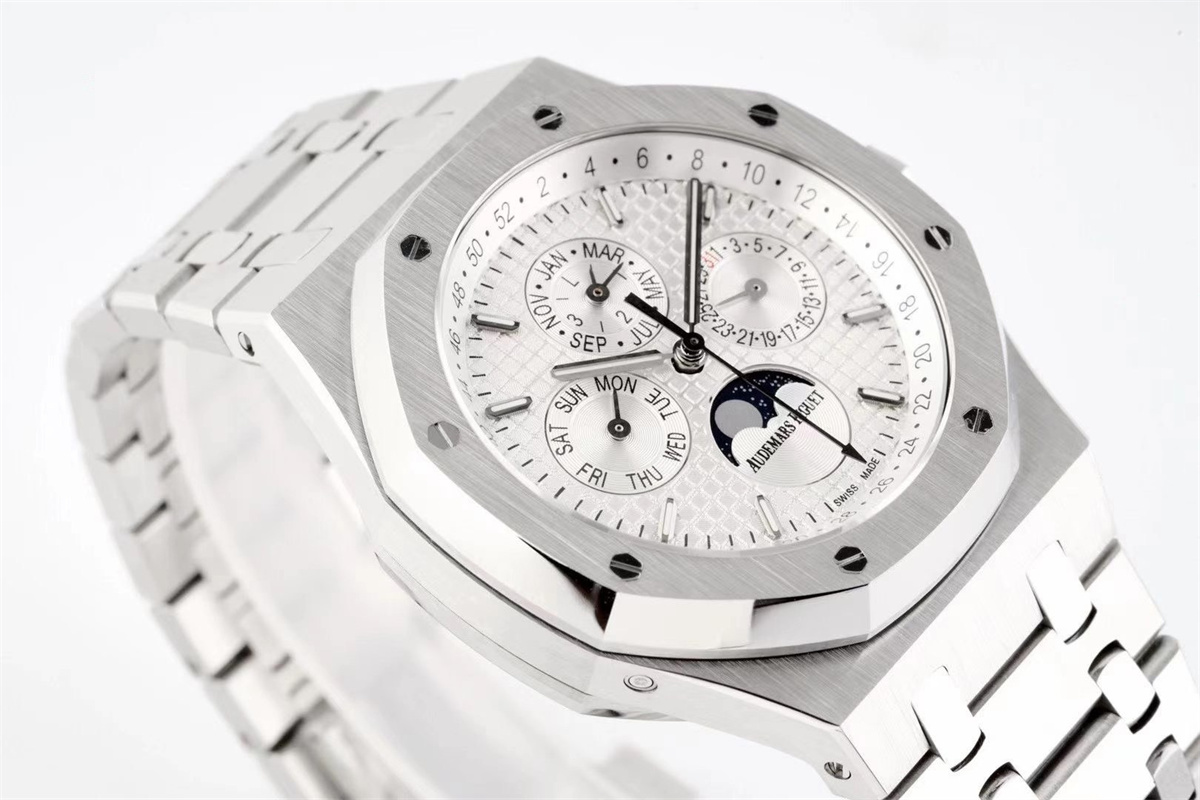 AP White with Date Moon Stars (41mm)