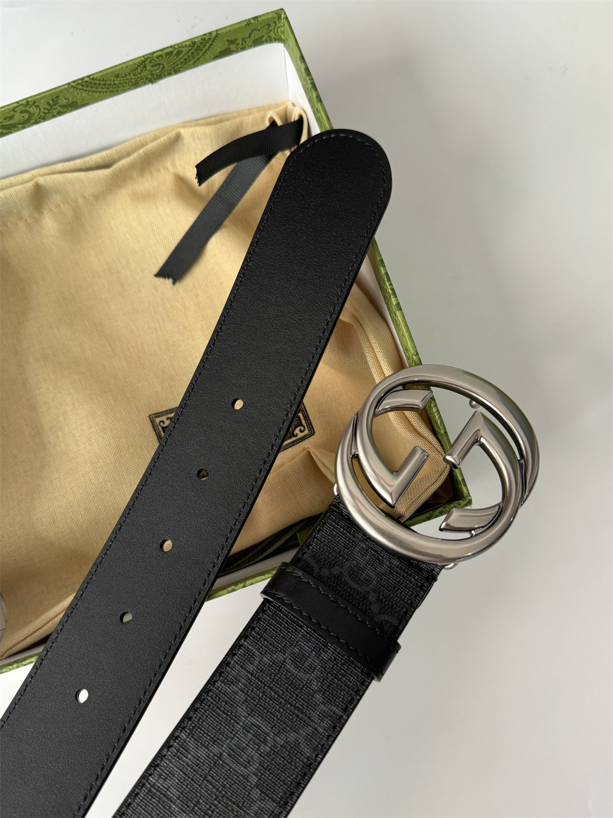 g*u*i black S*p*e canvas belt
