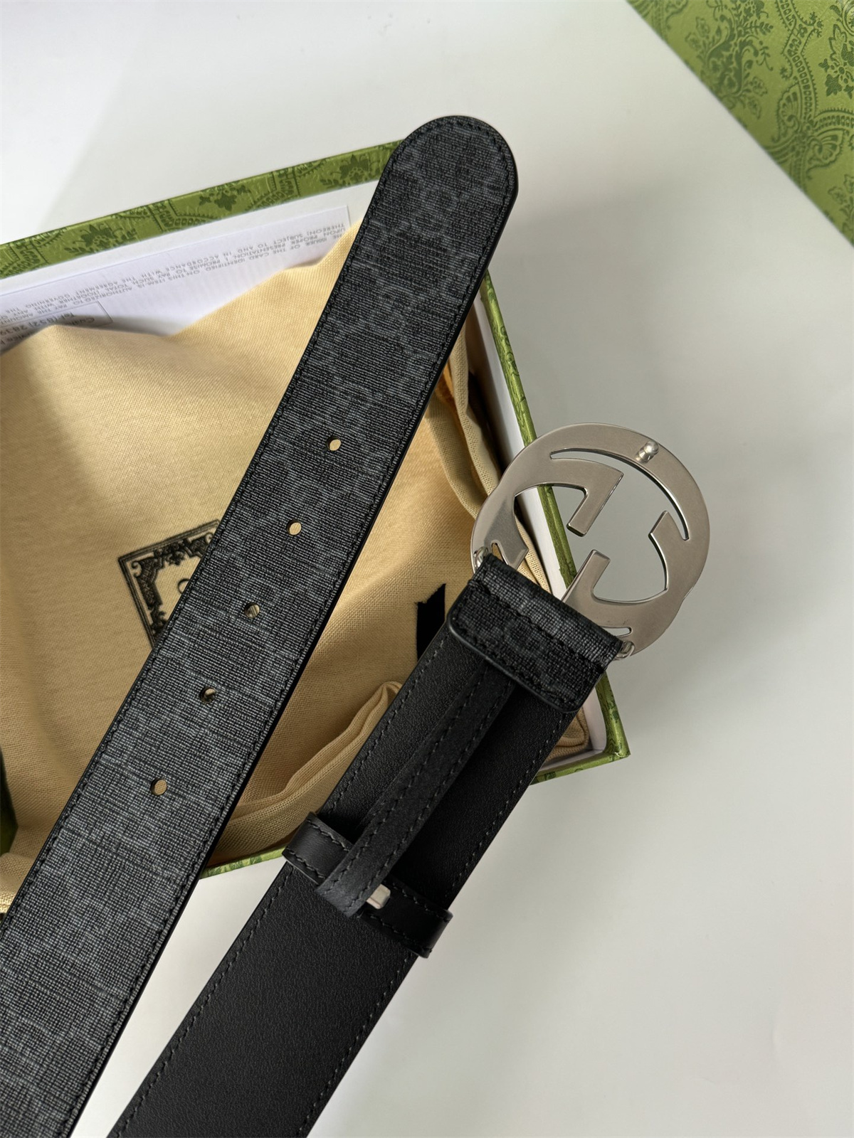 g*u*i black S*p*e canvas belt