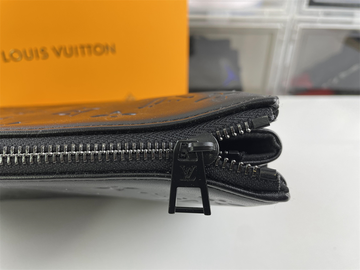 Black LV Coussin bag ( 26x20x12cm )