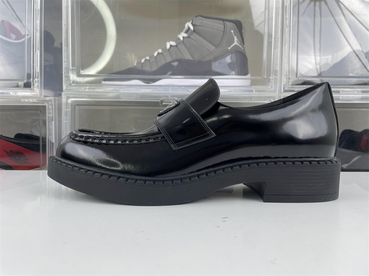 Pra*a black shoes for unisex