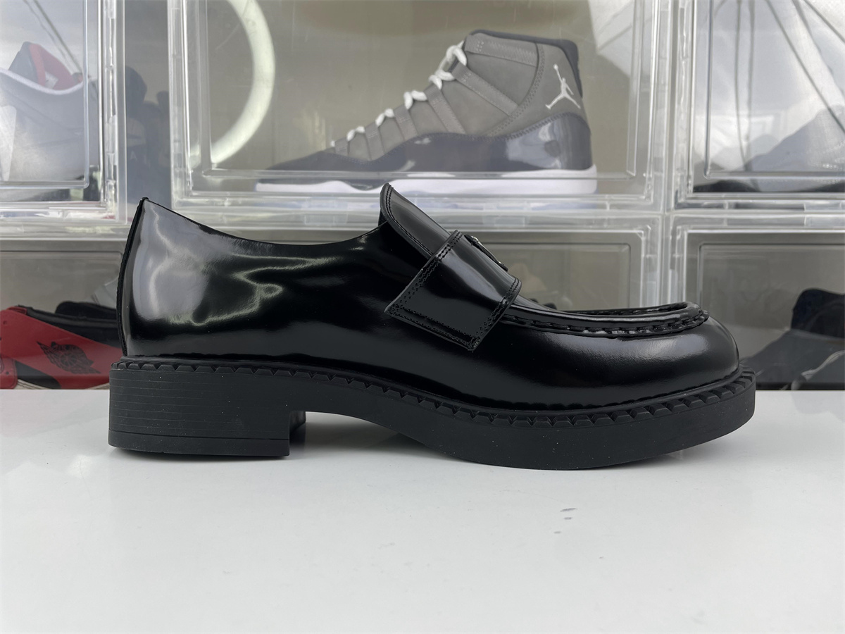 Pra*a black shoes for unisex