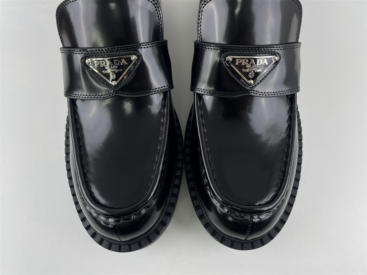 Pra*a black shoes for unisex