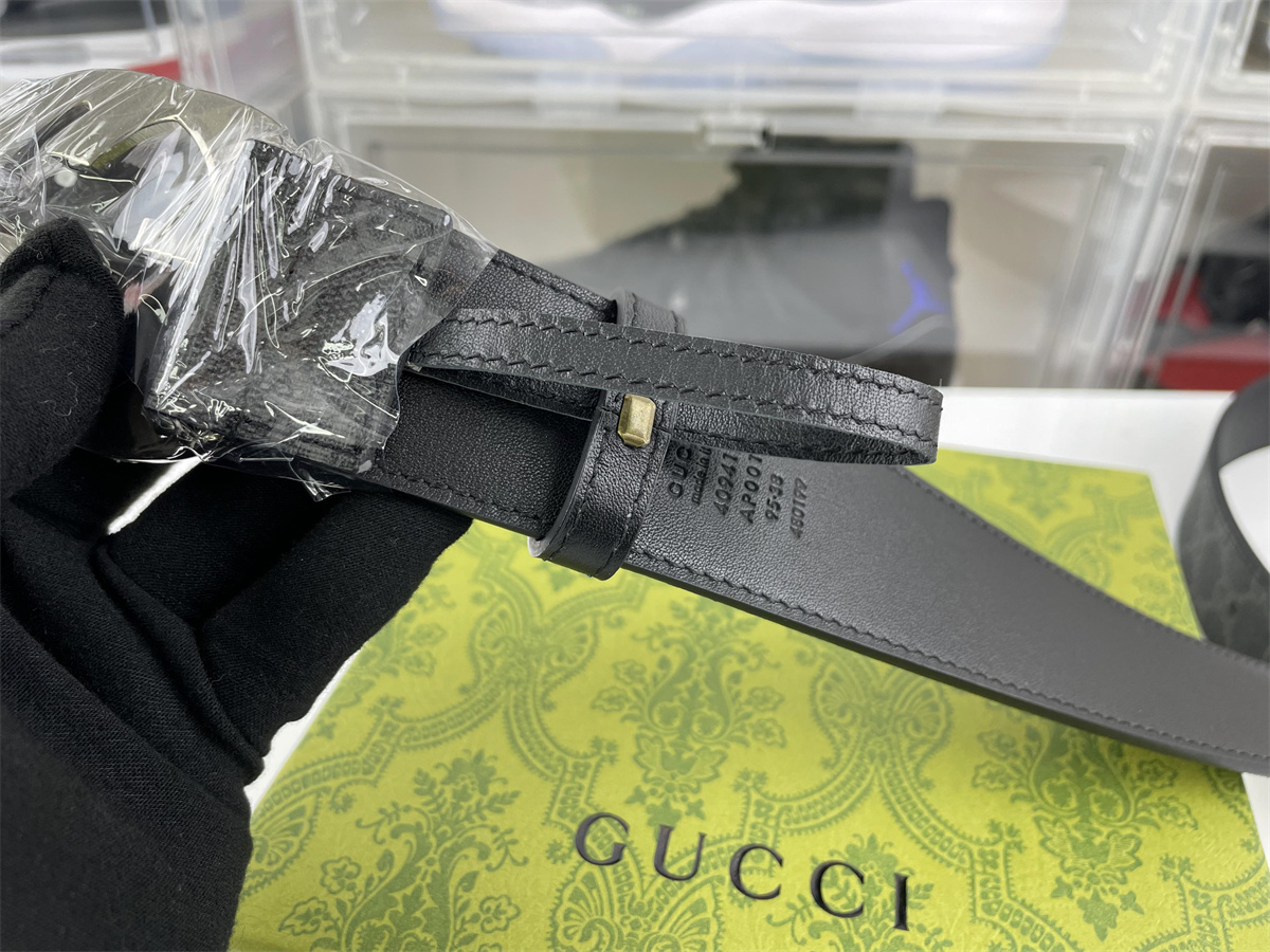 G*u*i mens belt silver head black-grey leahter