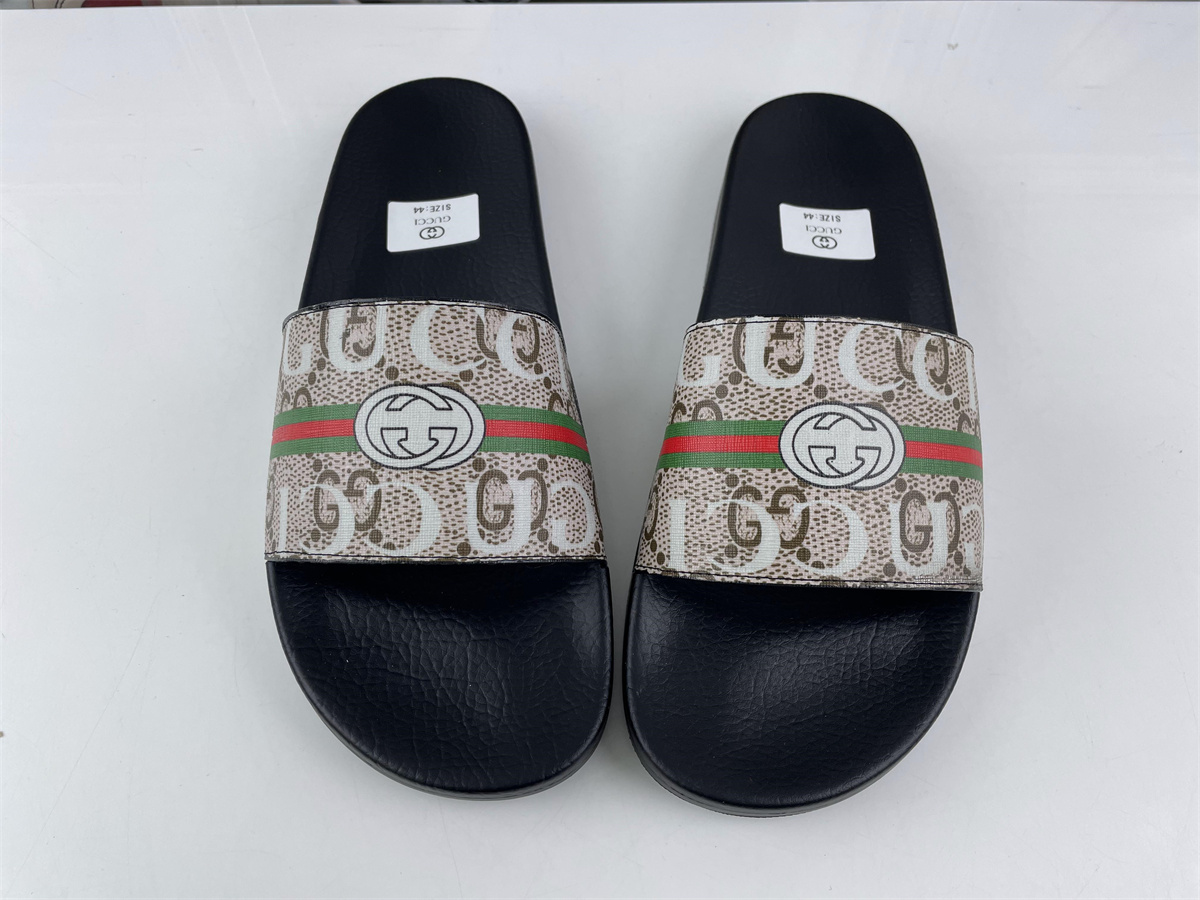 G*u*i slide with tiger logo