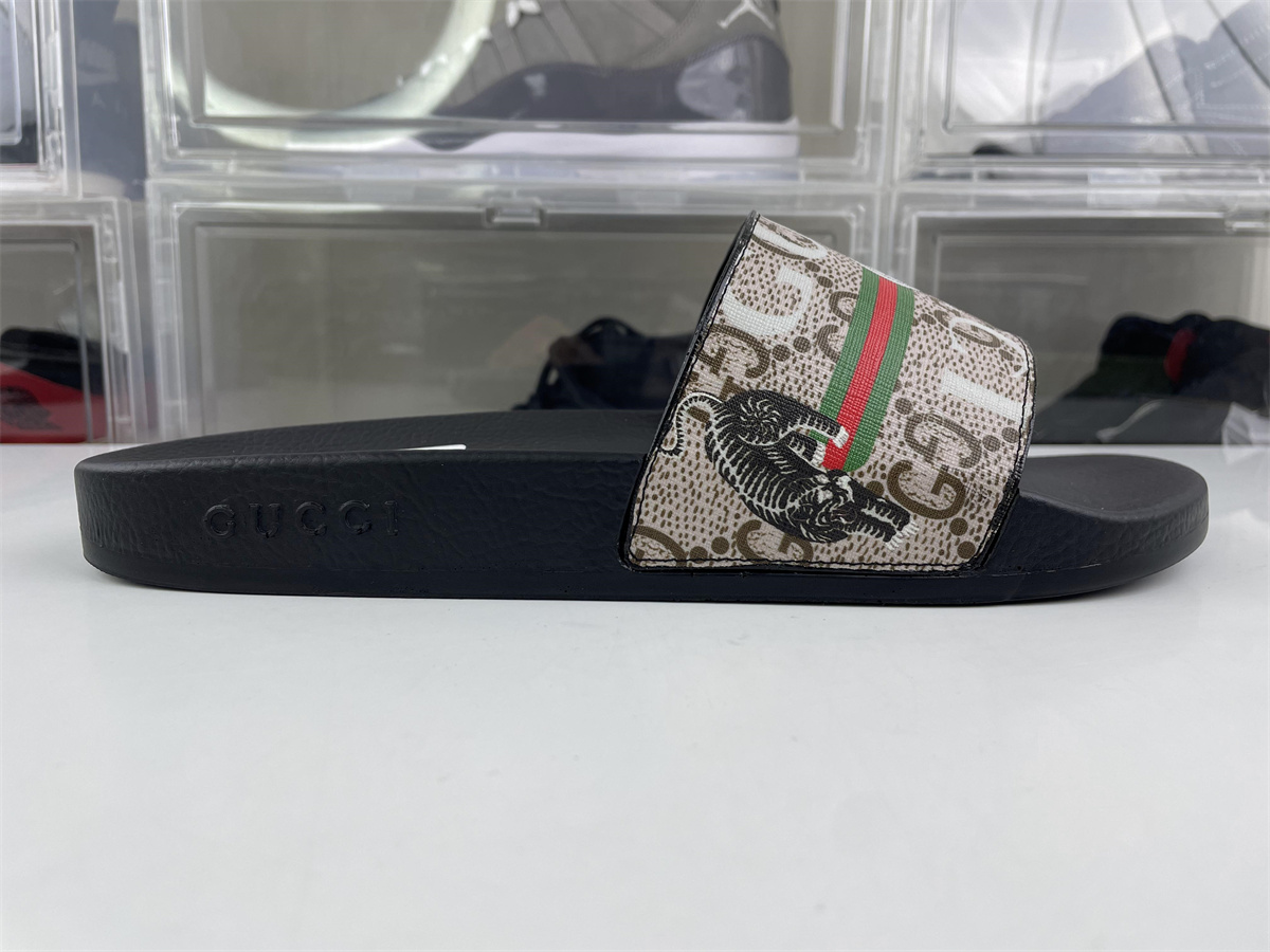 G*u*i slide with tiger logo