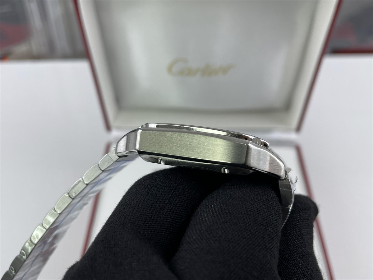 Cartier mens Watch with Green dial, (39.8x47.5x9.08mm )