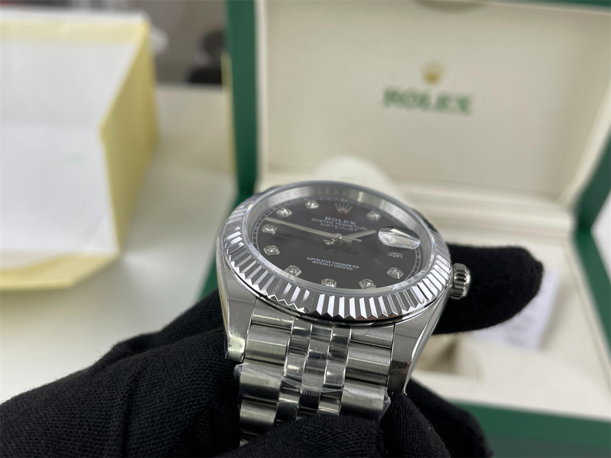 Rolex DateJust Black Dial Plate Silver with Diamonds (41mm)