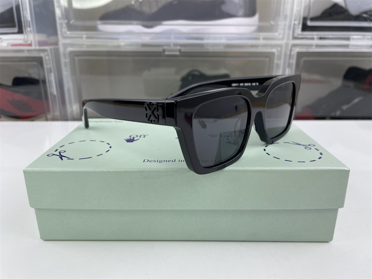 OFF-WHITE Sunglasses Black