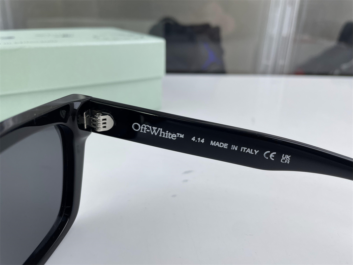 OFF-WHITE Sunglasses Black