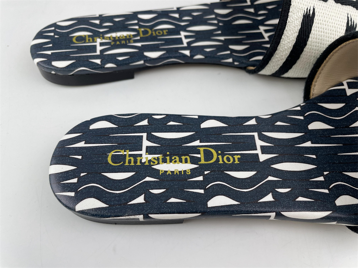 miss D*or blue white slipper