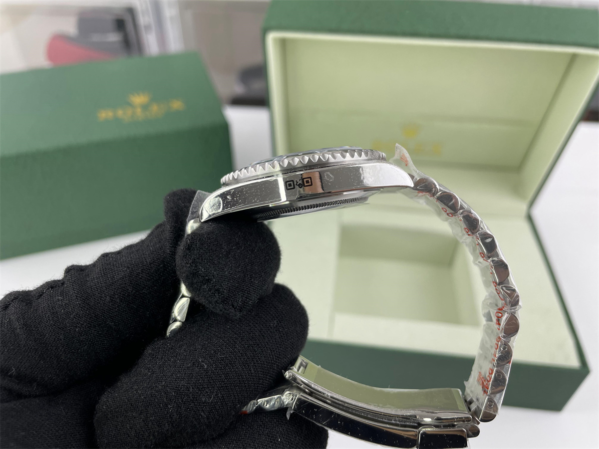 Rolex Oyster Perpetual Date Green Black (41MM)