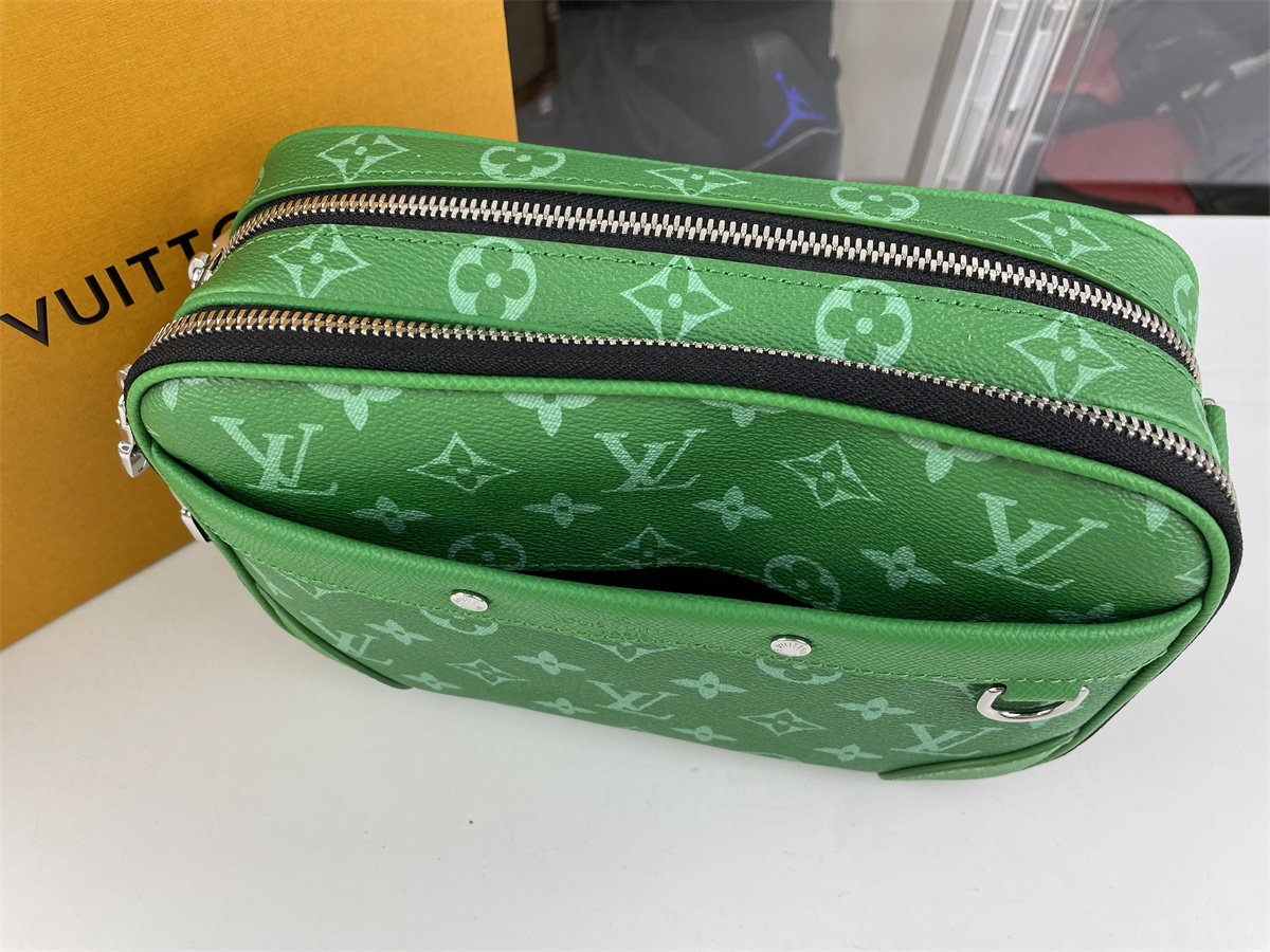 LV hang bag Monogram Green ( 24 x 16 x 8cm)