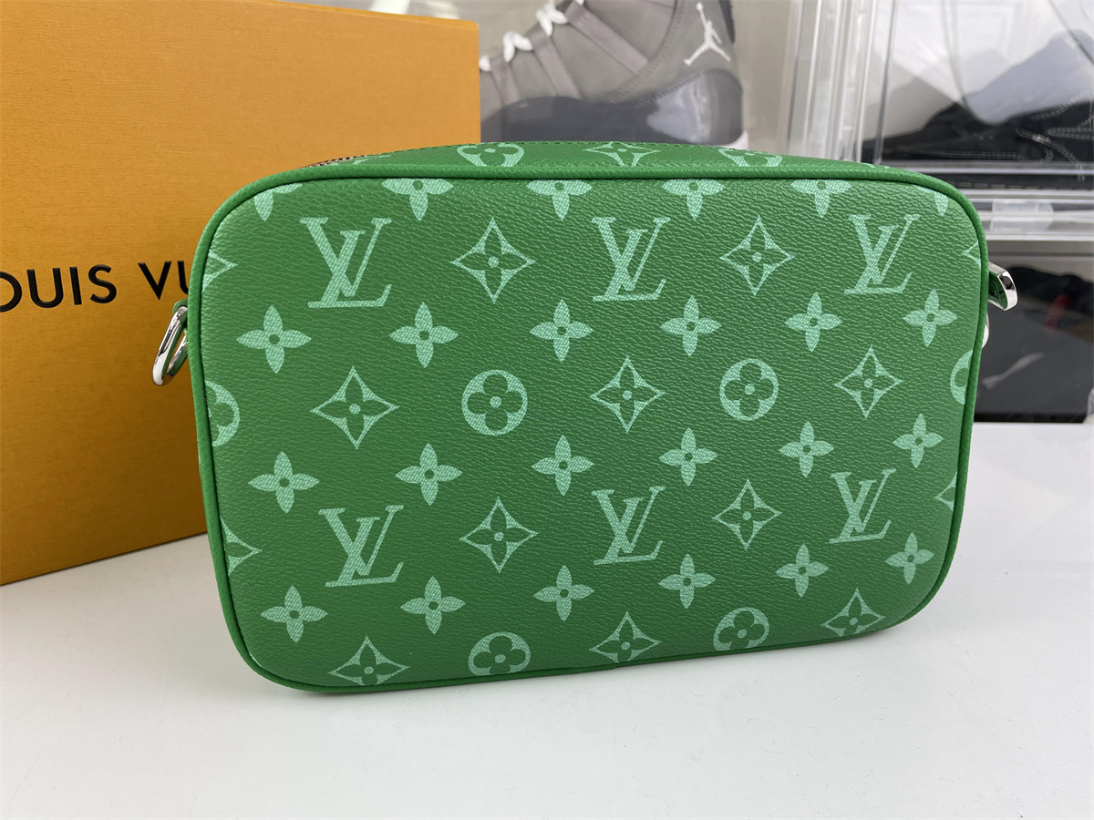 LV hang bag Monogram Green ( 24 x 16 x 8cm)