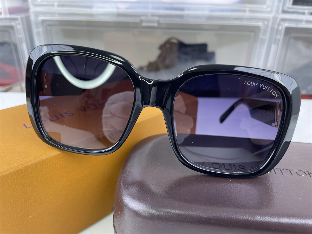 l**is V*t*n ladies sunglasses
