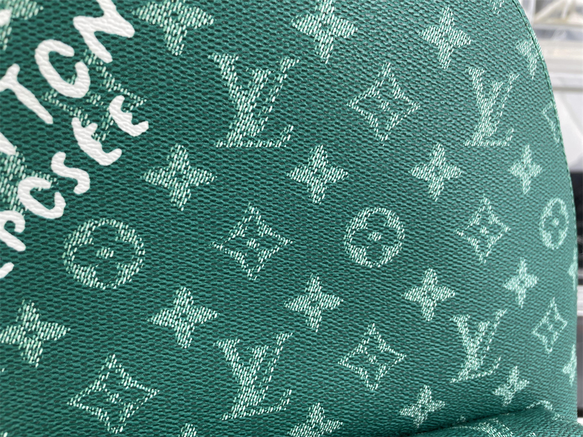LV BackPack Green ( 29 x 38 x 20 cm)