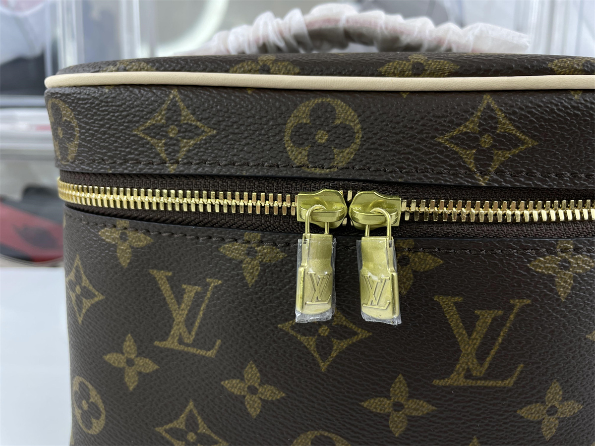 LV Nice Nano Monogram middle size ( 20 x 13.5  x 12 cm)