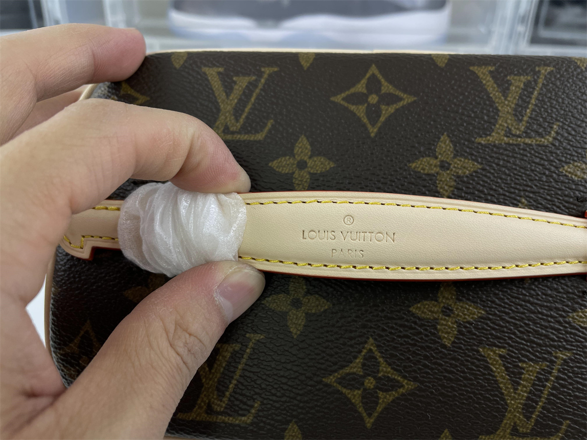 LV Nice Nano Monogram middle size ( 20 x 13.5  x 12 cm)