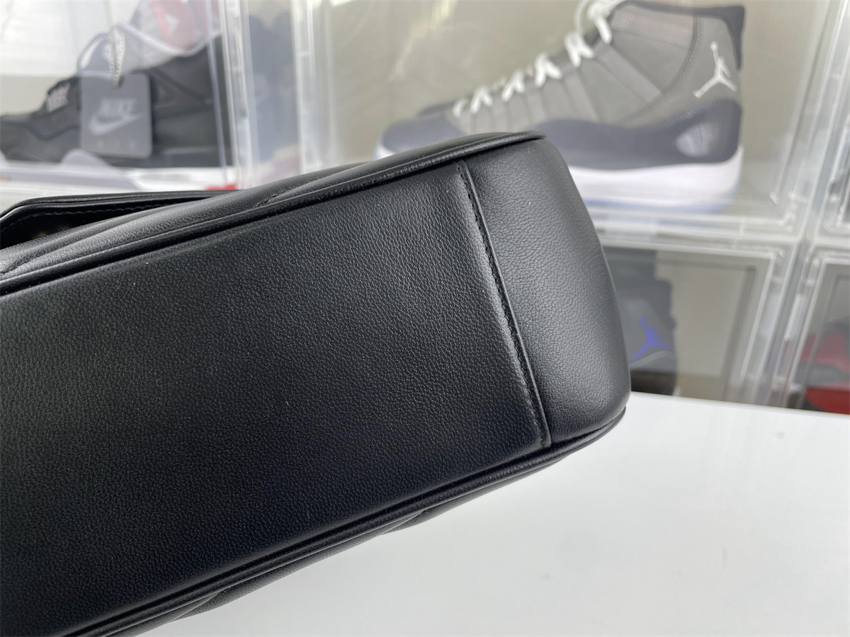 YSL LouLou Middle Black bag (29 x 17 x 10cm)